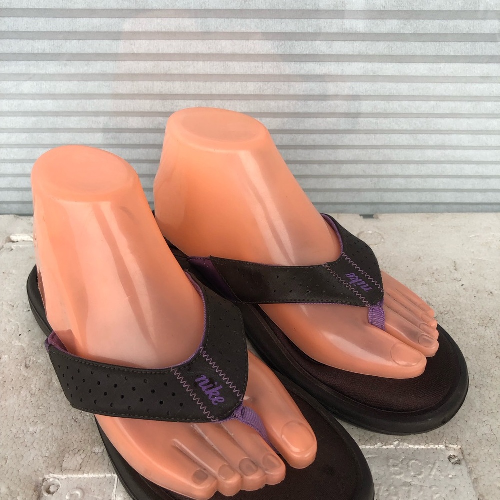 Nike Comfort Women's in Black and Purple FlipFlop Sandals Size 8 - Picture 5 of 13